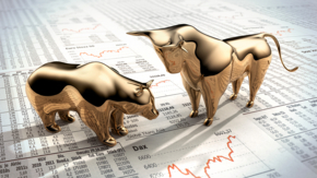 Aktien Börse Bulle und Bär Finanzzeitung Foto iStock peterschreiber.media.jpg